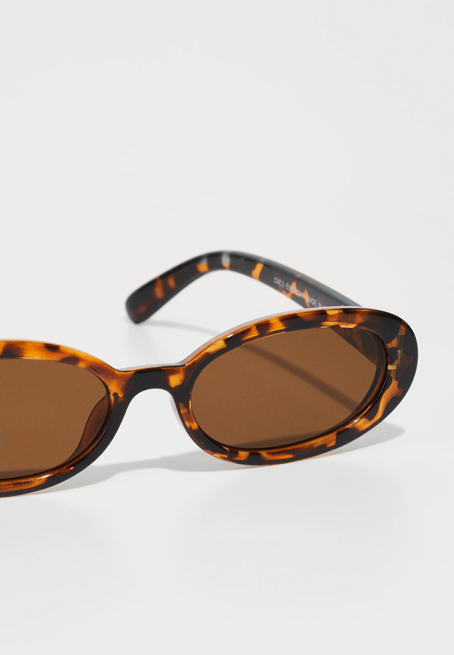 Oculos Oval